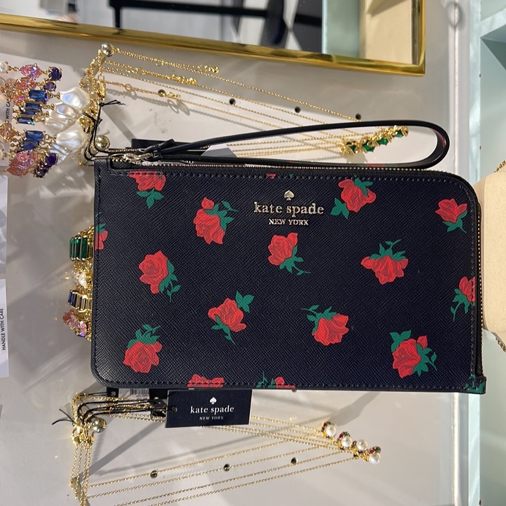 Kate Spade Lucy Medium L-Zip Wristlet
COLOR:
Black Multi
NWT - Picture 11 of 16